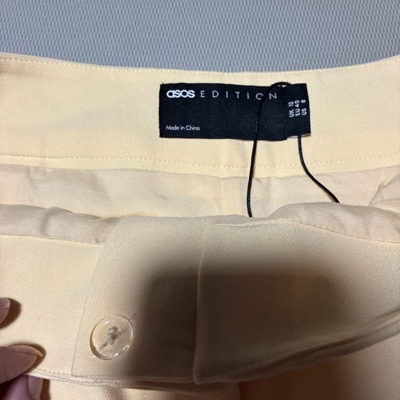 ASOS Light Yellow Twill Buttermilk Pleated Relaxed Wide Leg Pants NWT US Size 8 - Picture 4 of 6